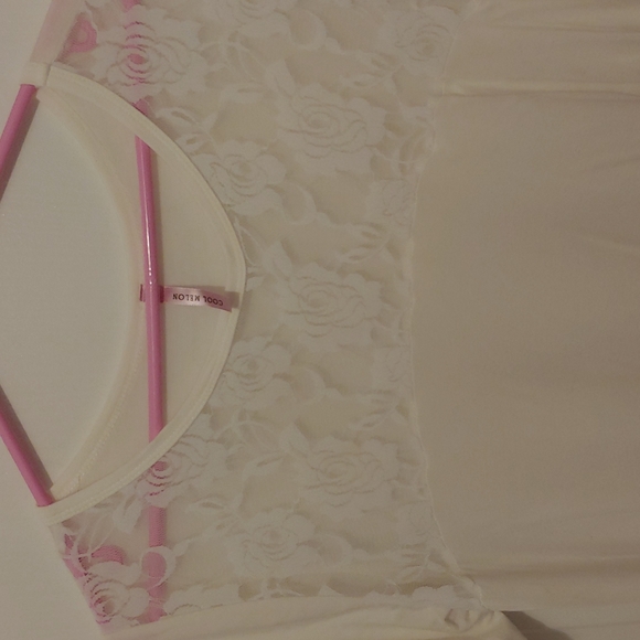 Pretty lace topped tunic - short sleeved - Picture 2 of 4